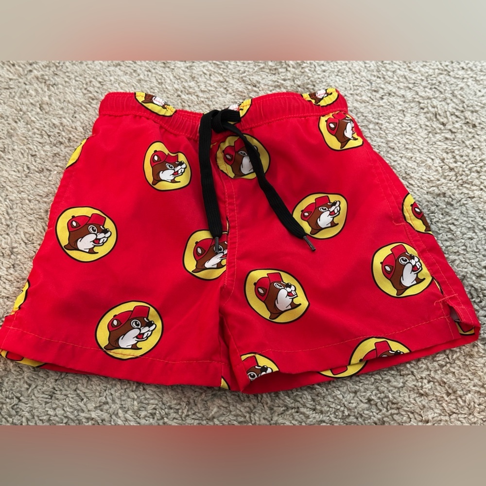 Buc-ee’s Toddler swim trunks GUC